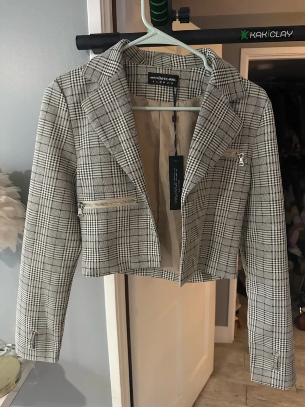 Maniere De Voir Cream & Black Plaid Cropped Blazer - Picture 3 of 7